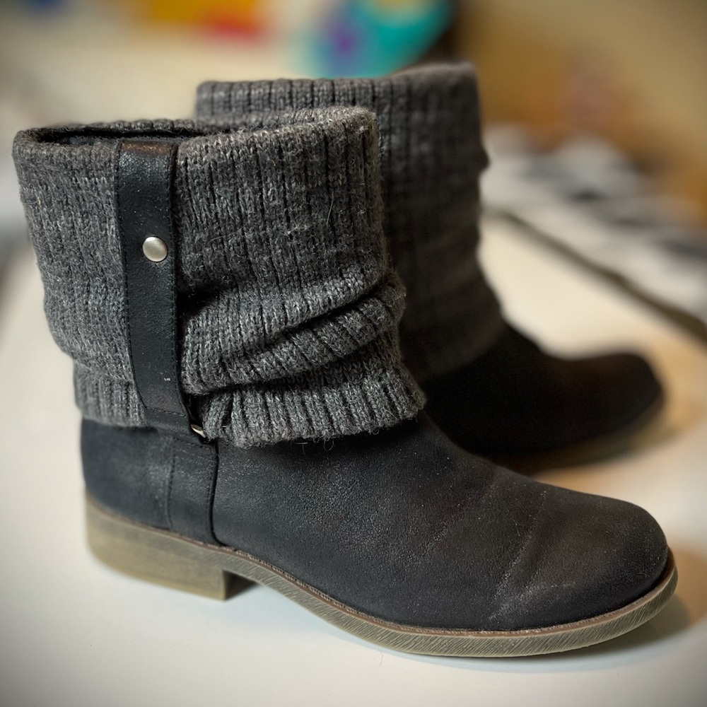 Cute black / gray boots with sweater cuff detail